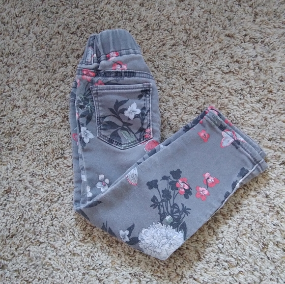 GAP Other - 💜NWOT GAP floral denim jegging size 2 years